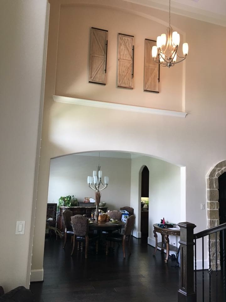 Example of a mountain style entryway design in Houston