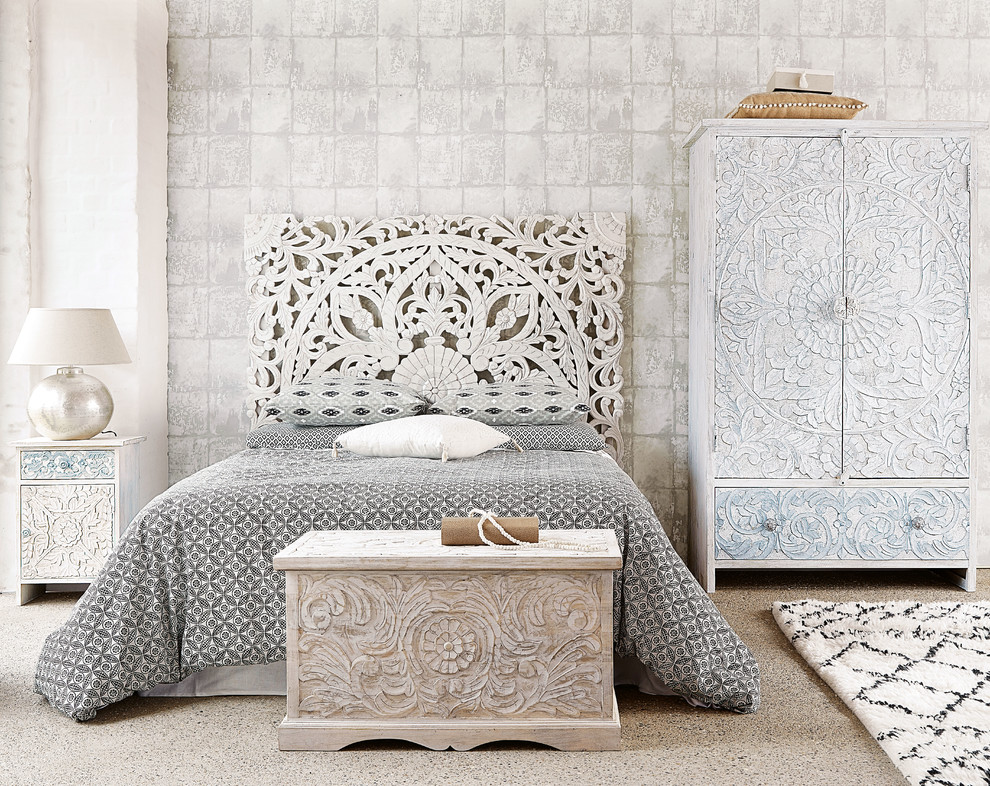 Exotic Style - Warm Whites - Tropical - Bedroom - London - by Maisons du Monde UK