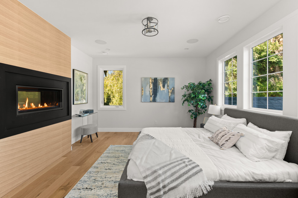 Example of a transitional home design design in Vancouver