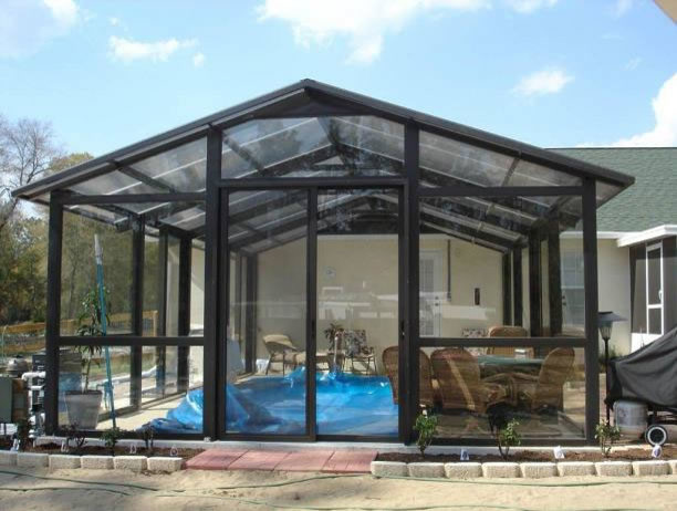 Вольер с навесом из поикарбоната для бассейна и патио