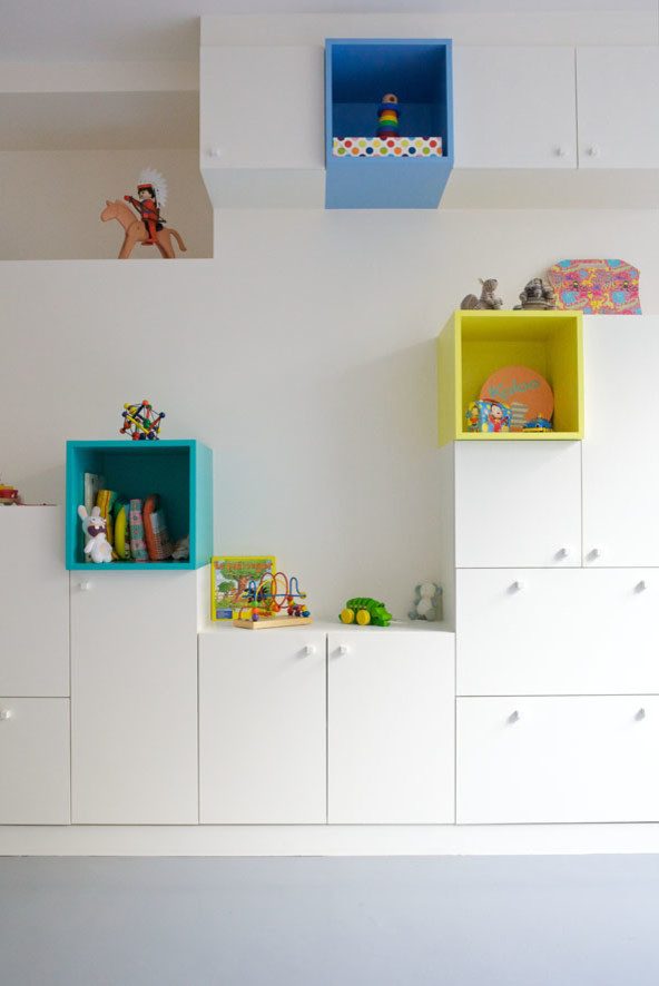 This is an example of a contemporary kids' room in Paris.
