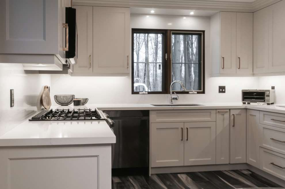 Transitional kitchen photo in Toronto