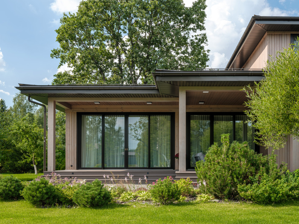 Остекление загородного дома в современном стиле