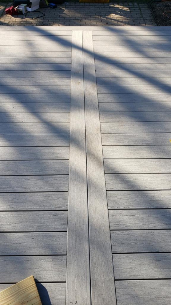 Inspiration for a backyard deck remodel in Chicago