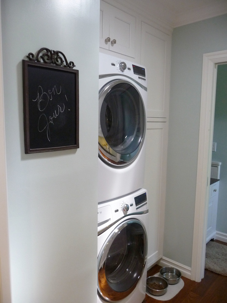Photo of a traditional laundry room in Los Angeles.