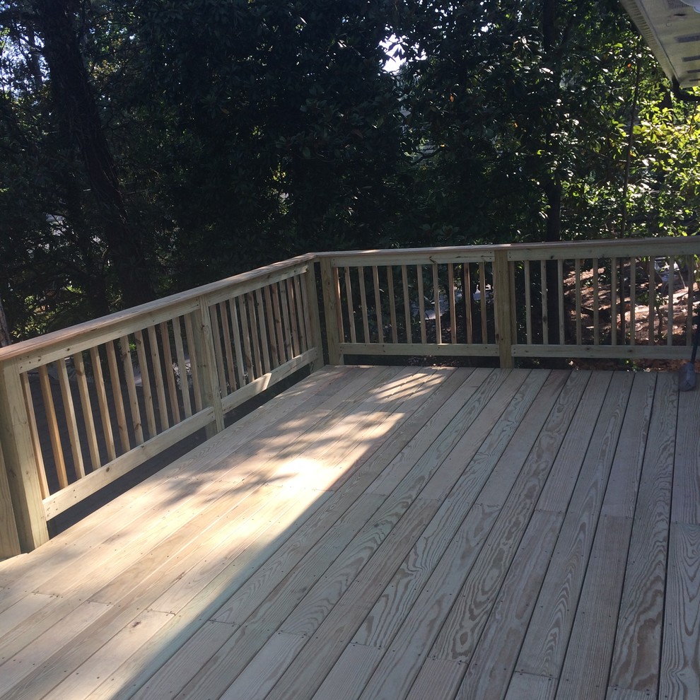 Inspiration for a rustic deck remodel in Atlanta