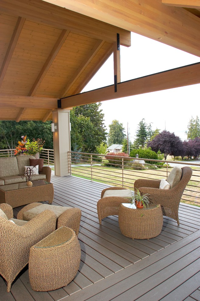 Inspiration for a transitional deck in Seattle.