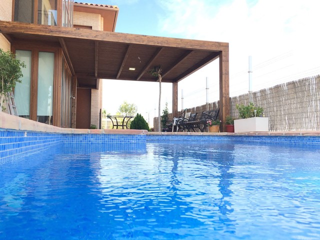 P&eacute;rgolas rustikt-pool
