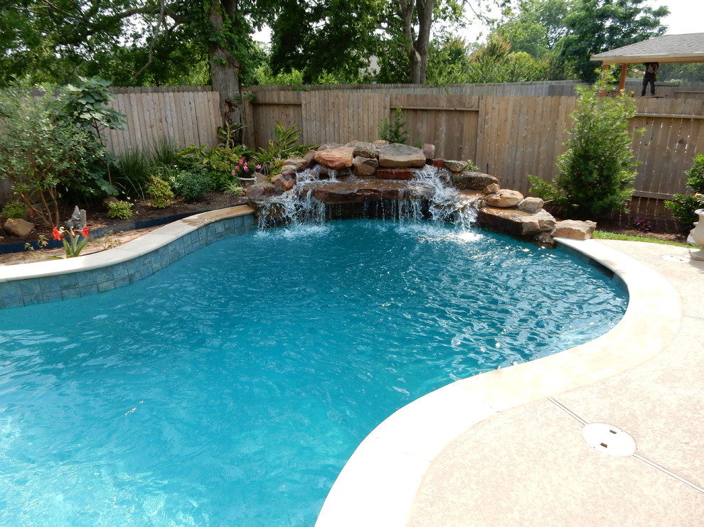 Example of a mountain style pool design in Houston