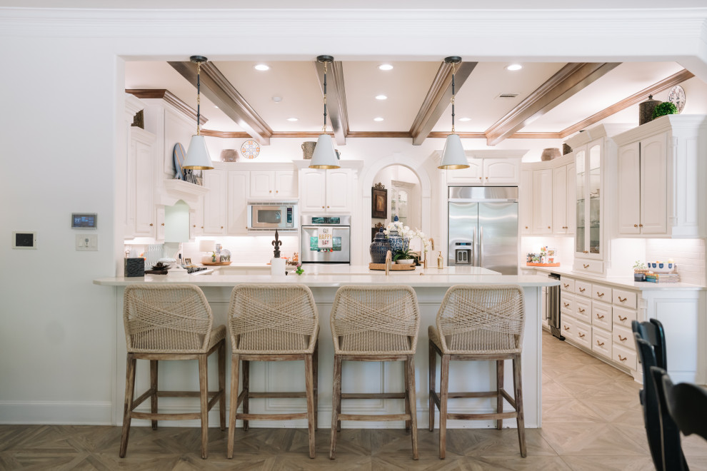 Kitchen - transitional kitchen idea in Dallas