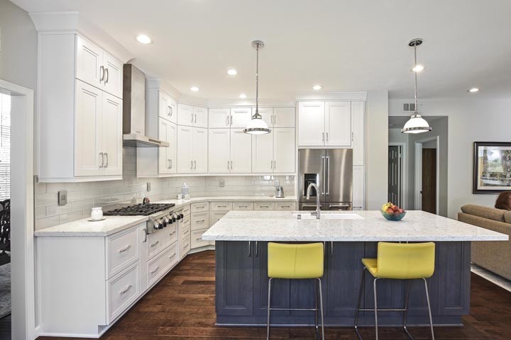 Mid-sized transitional kitchen photo in Orange County