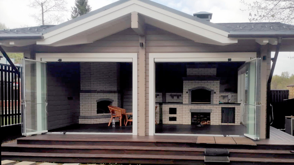 Гриль-домик из бруса с печью и остеклением