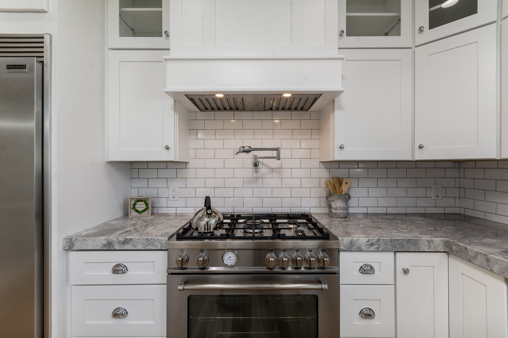 Kitchen - kitchen idea in Phoenix
