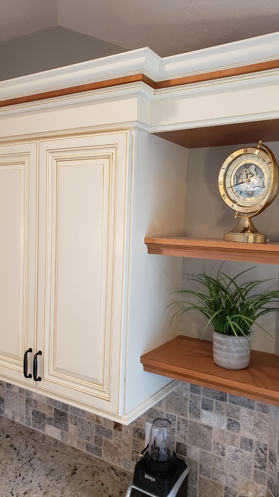 Example of a transitional home design design in Providence