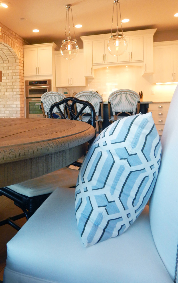 Home design - transitional home design idea in Columbus