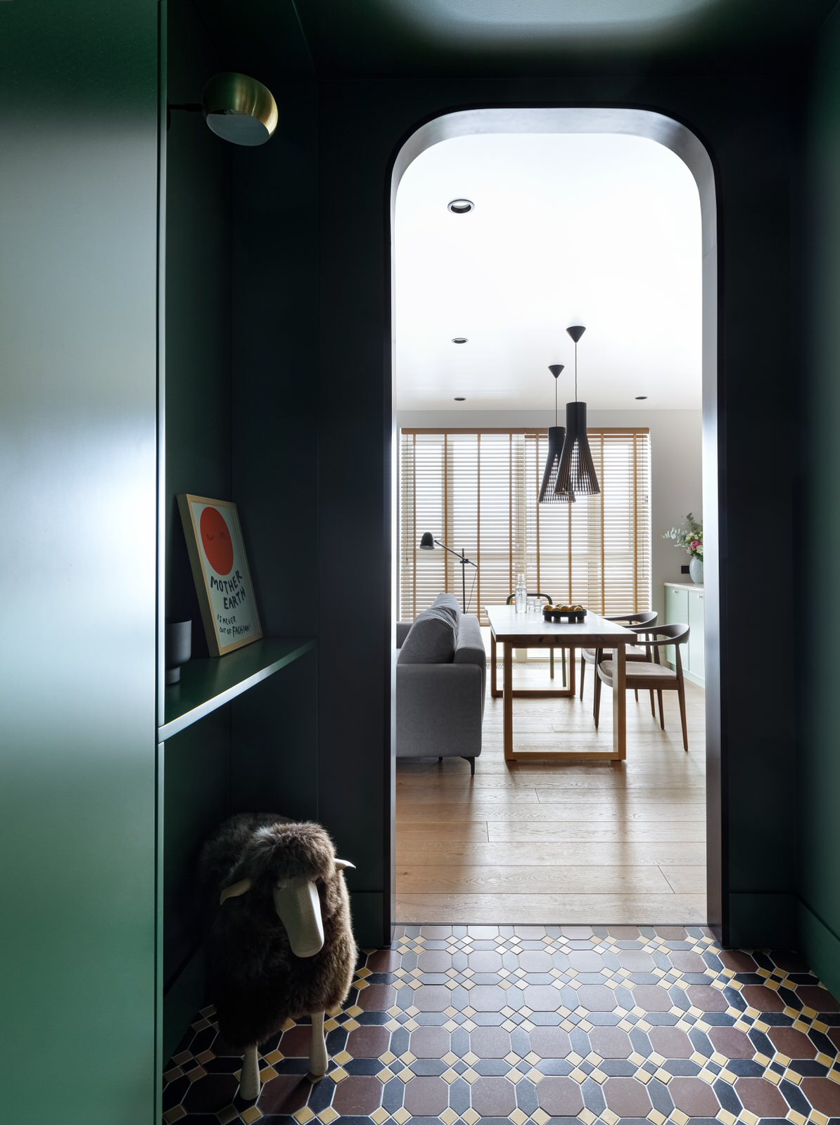 Квартира с панорамными окнами для семьи врачей