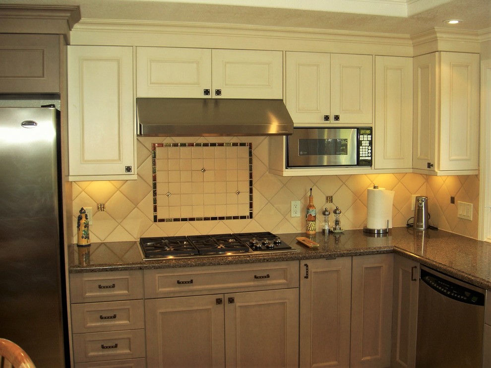 Inspiration for a transitional kitchen remodel in San Francisco