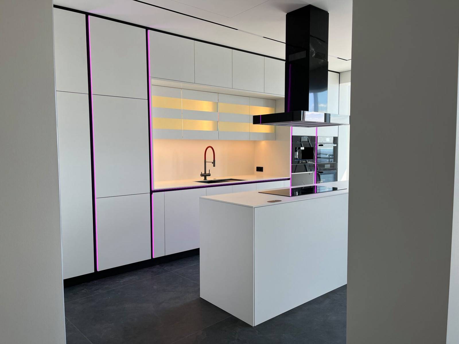 КУХНЯ "РЕЗКИЙ ЛОФТ"