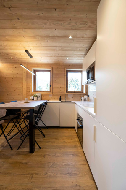 Projet Dolmen rustic-kitchen
