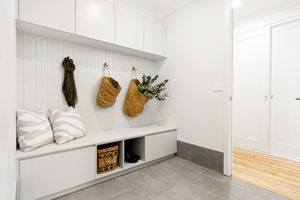 This is an example of a contemporary laundry room in Wollongong.