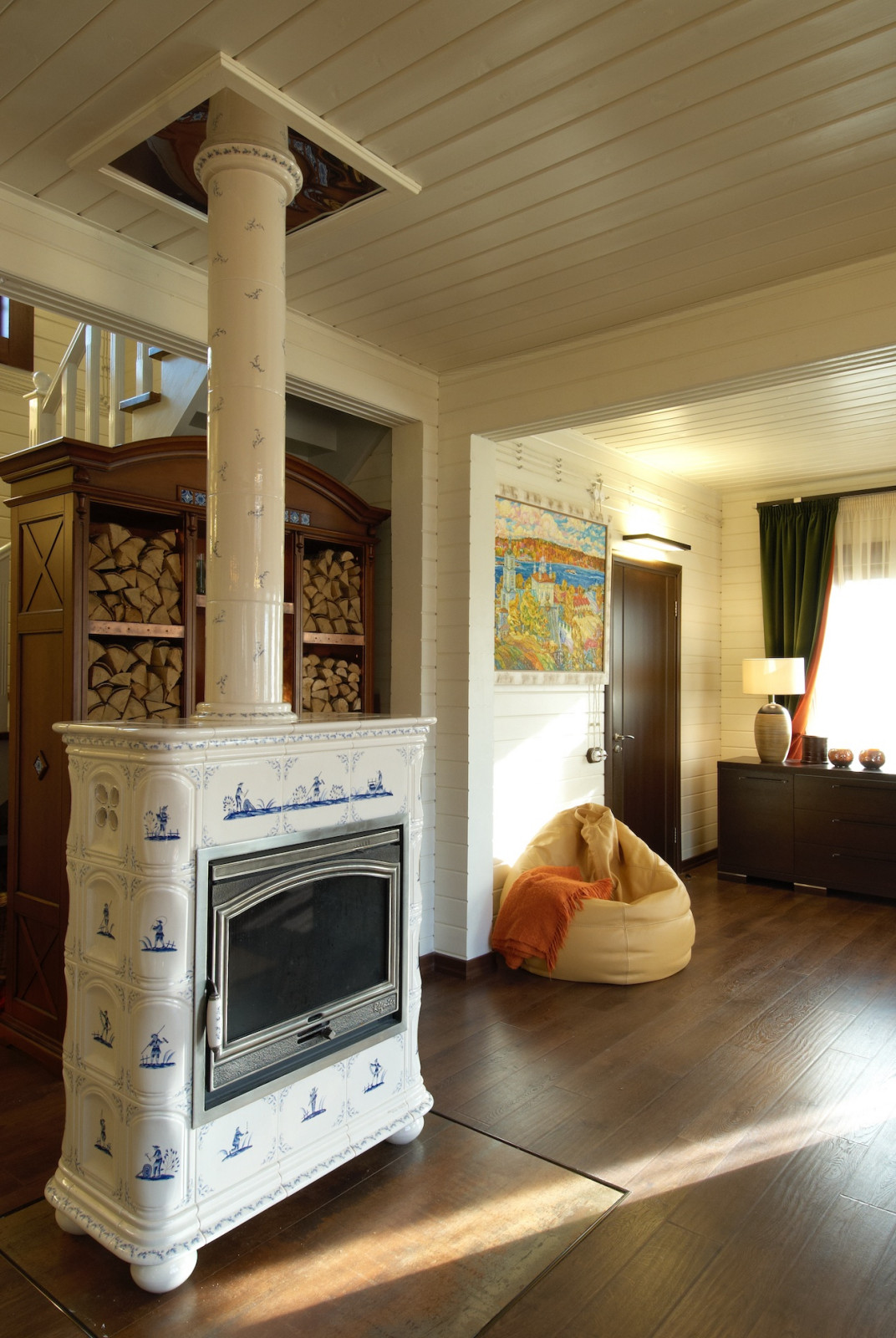 Дом из дерева в современном стиле