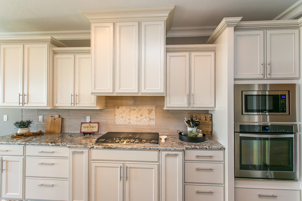 Kitchen - transitional kitchen idea in Seattle