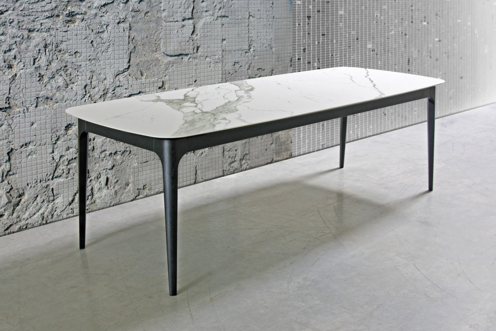 Обеденный стол