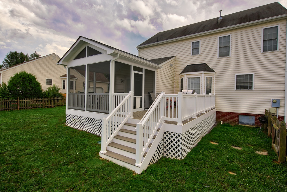 Example of a mid-sized transitional backyard deck design in Richmond with a roof extension