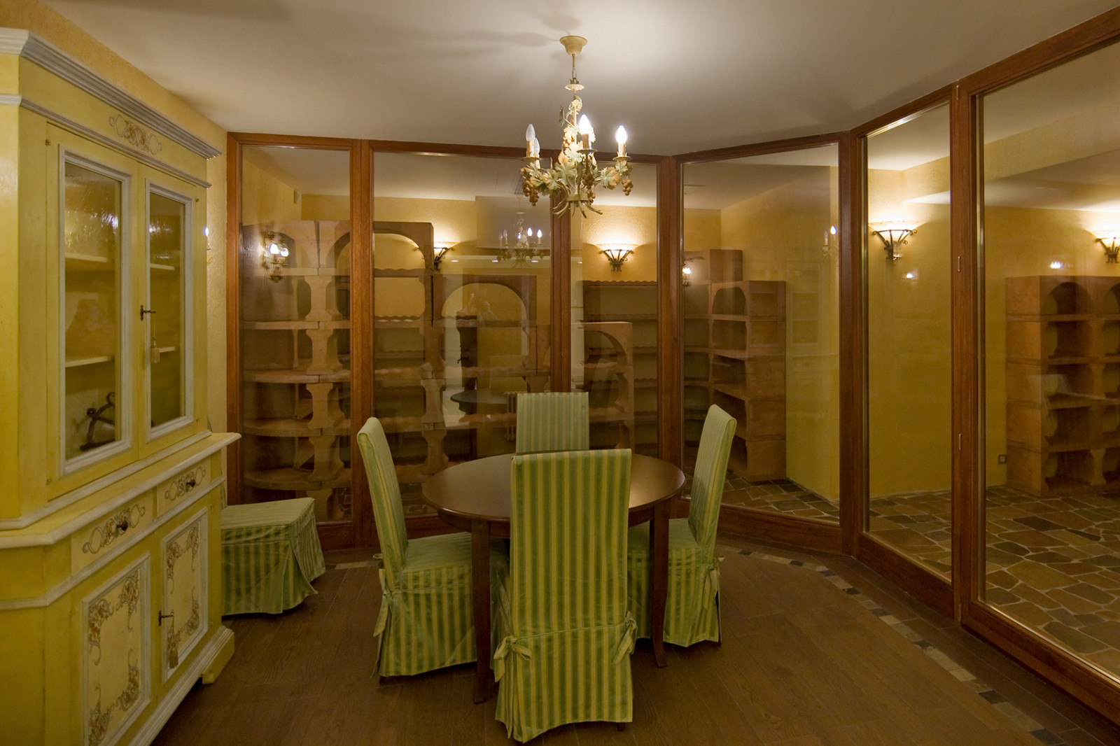 Винный погреб. Дегустационная Резиденция Монолит