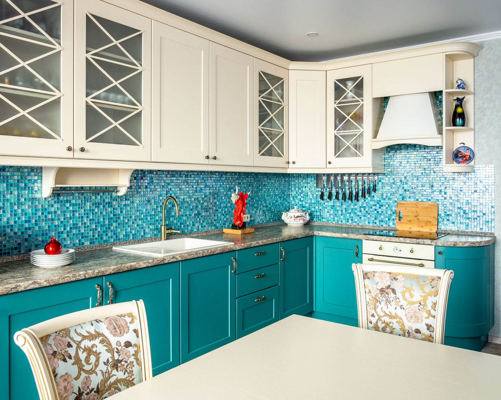 Контрастная кухня в Пензе