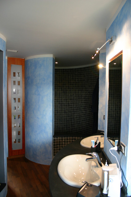 La vasca in opera mediterranean-bathroom