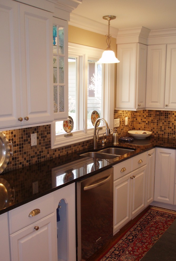 Inspiration for a transitional kitchen remodel in Minneapolis