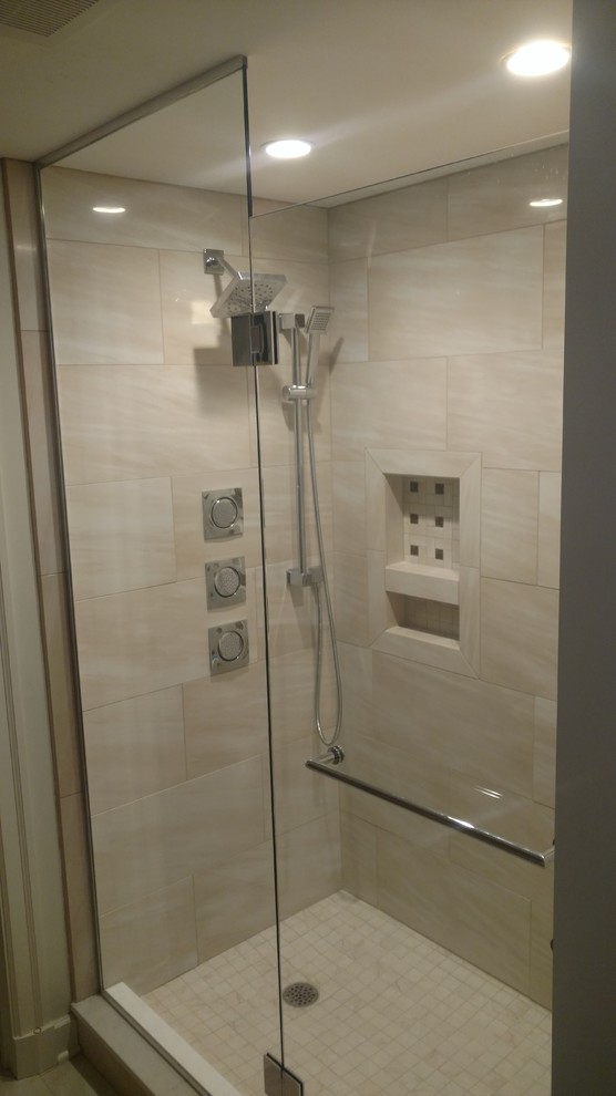 Alcove shower - mid-sized transitional 3/4 beige tile and porcelain tile alcove shower idea with beige walls and a hinged shower door