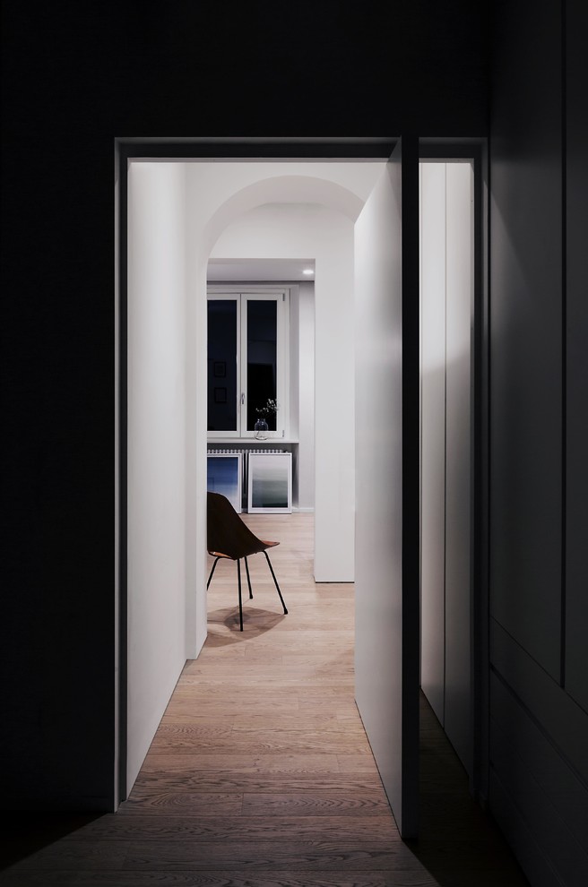 This is an example of a scandinavian hallway in Milan.