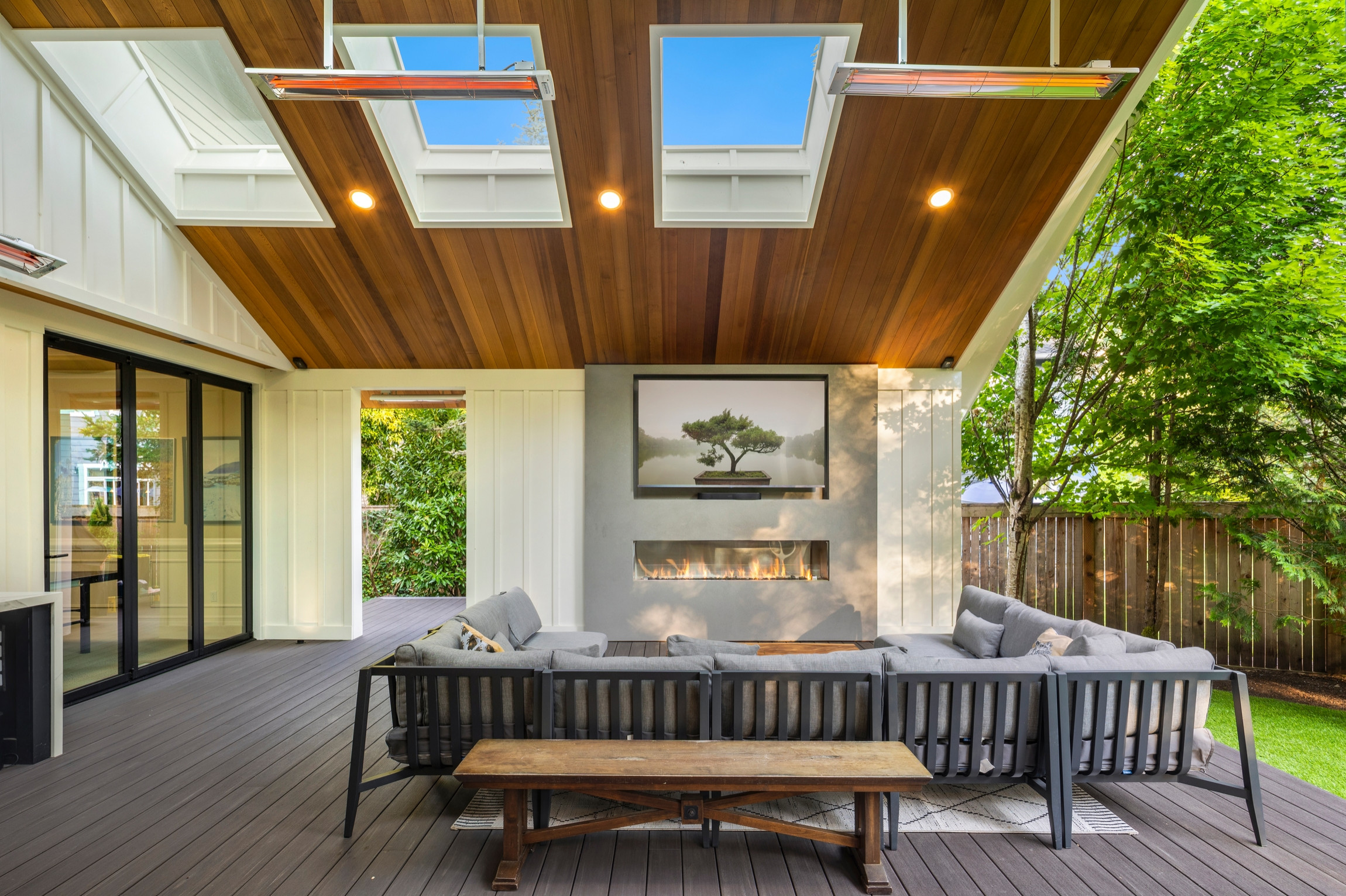 Sammamish Contemporary Outdoor Living