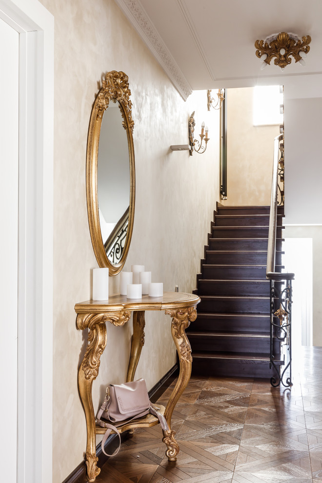 Дом с круглым окном