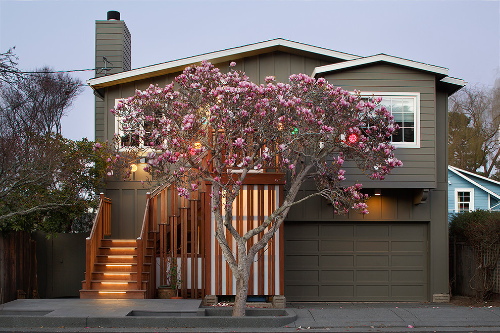 Photo of a mid-sized transitional two-storey green exterior in San Francisco.