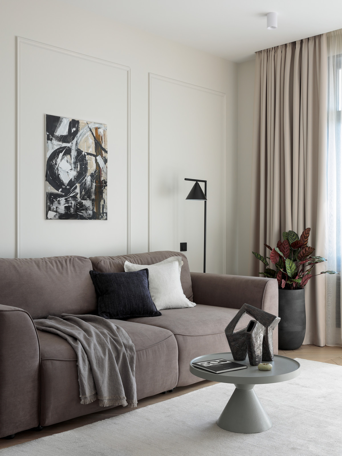 Stylish apartment with one bedroom and home office