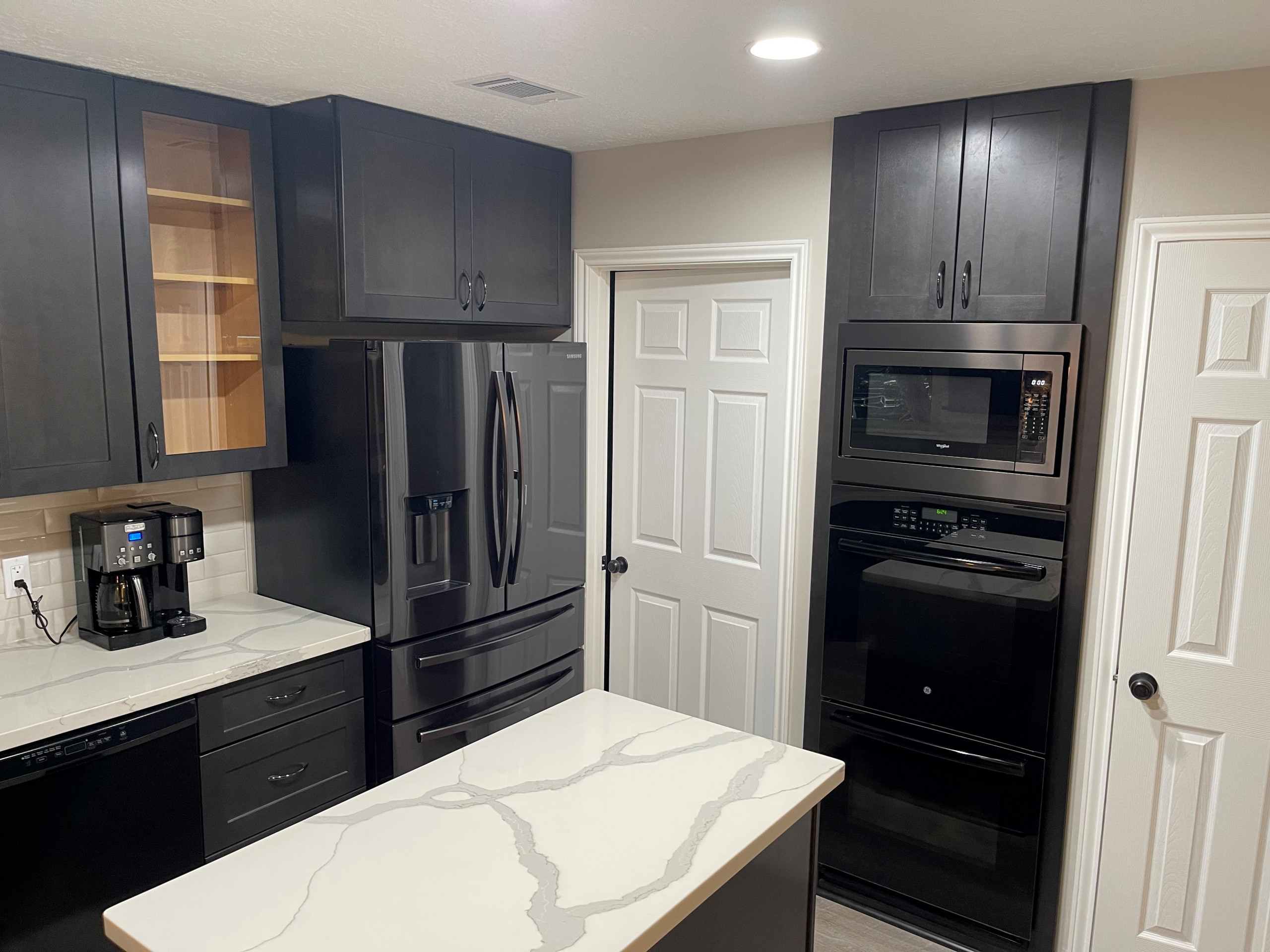 Contemporary/Modern Dark Grey Shaker Kitchen with island