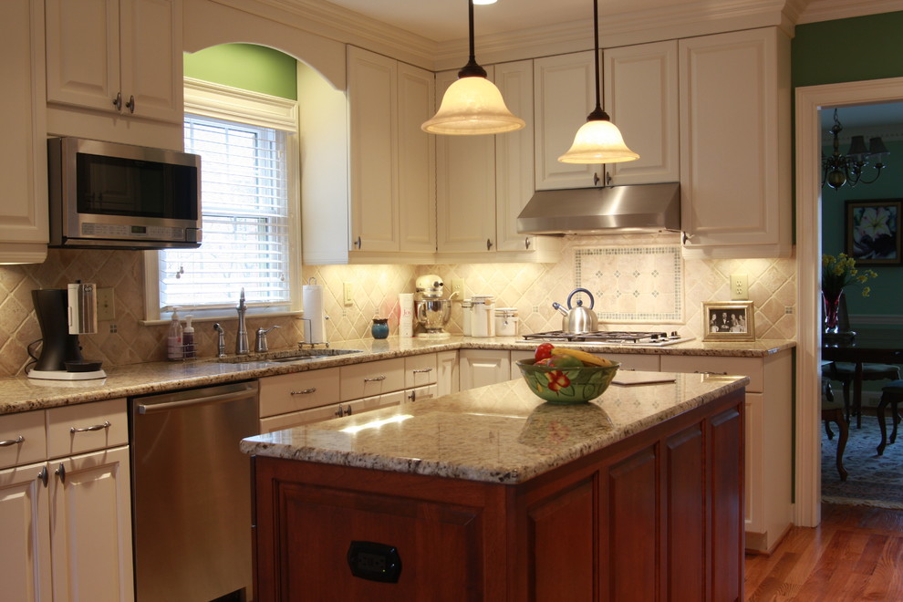 Example of a transitional kitchen design in DC Metro