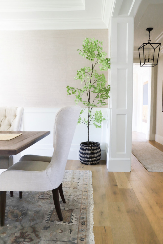 Transitional home design photo in Phoenix