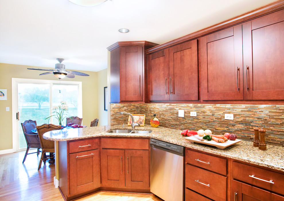 Example of a transitional kitchen design in Chicago
