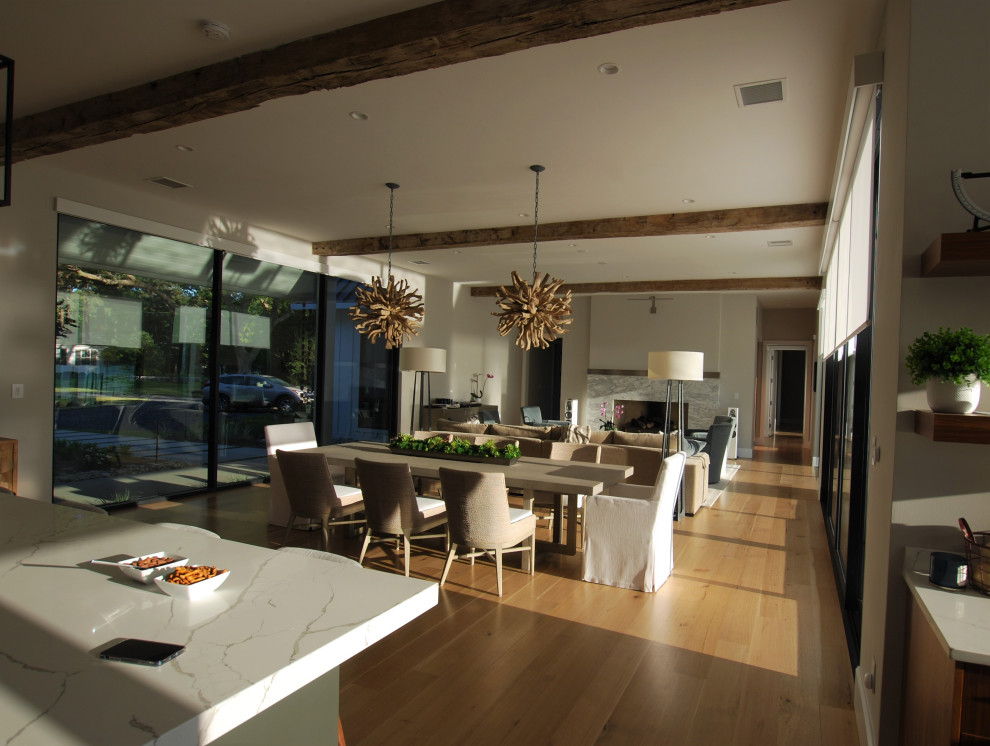 Dining room - transitional dining room idea