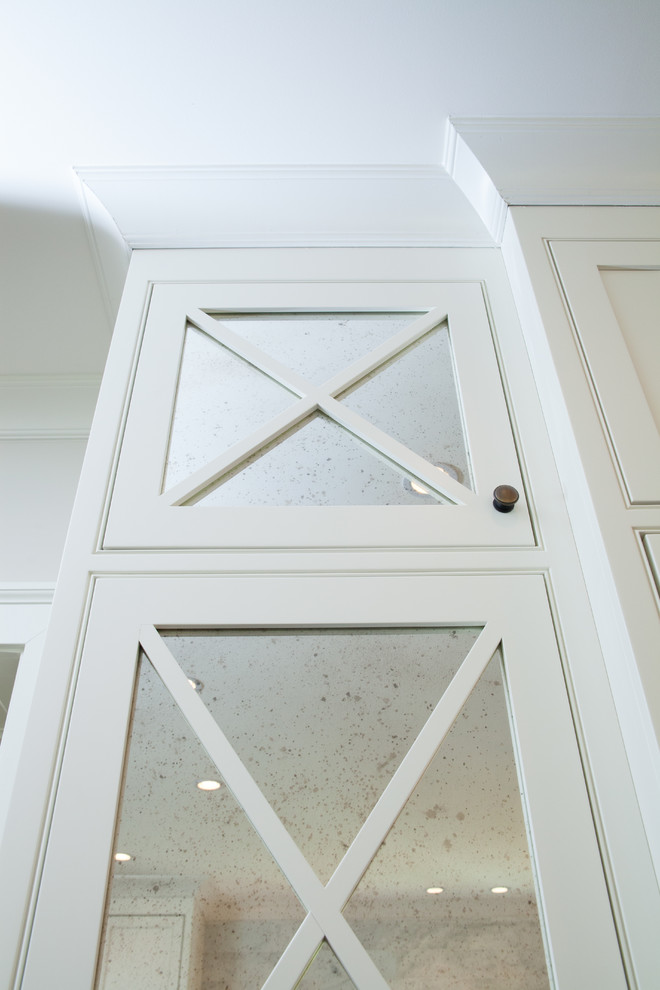 Inspiration for a transitional home design remodel in Atlanta