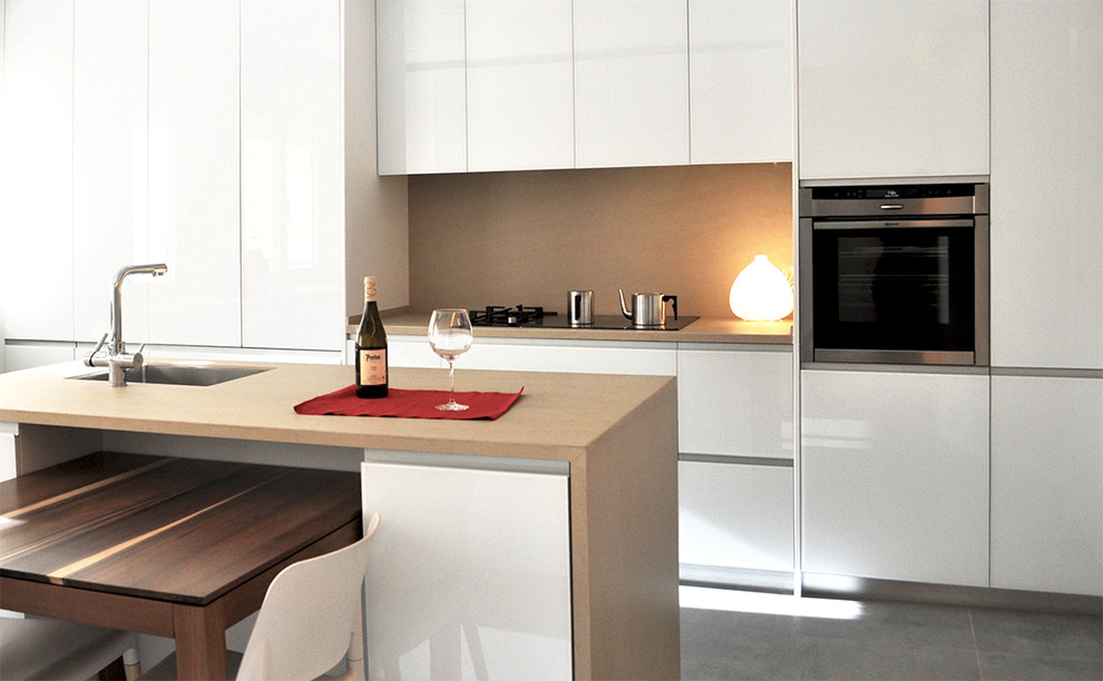 マドリードのおしゃれなキッチンの写真