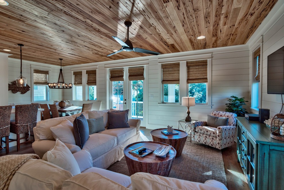 Transitional home design photo in Miami