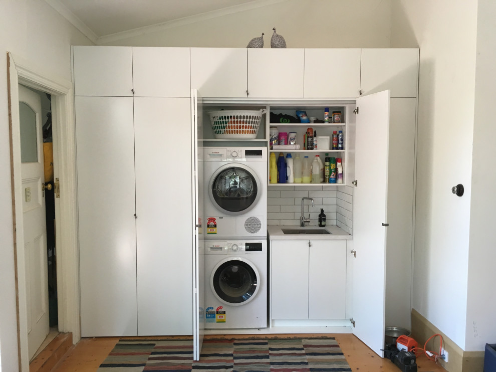 Photo of a traditional laundry room in Melbourne.