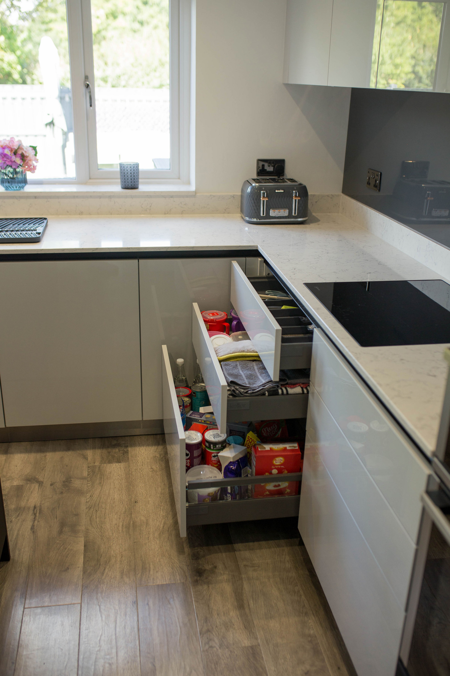 Ultra Matte Carbon and High Gloss Mist Handleless Kitchen