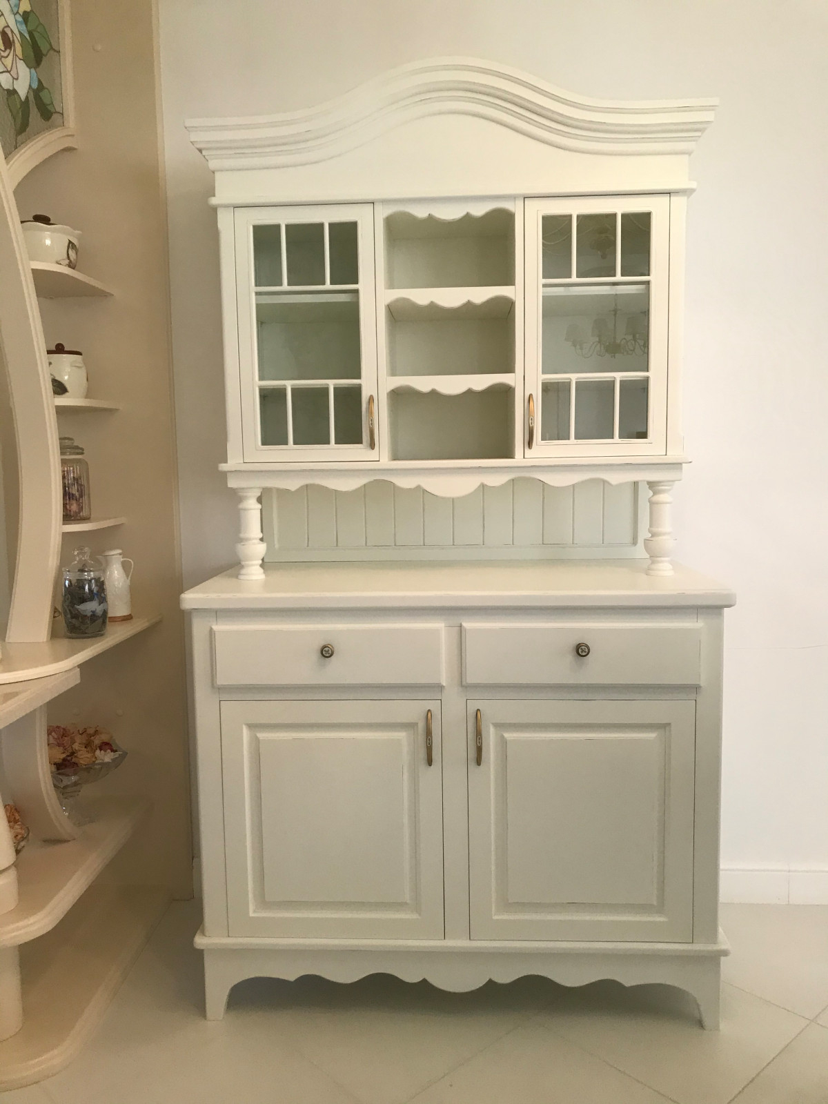 Буфет цвета бледной мяты