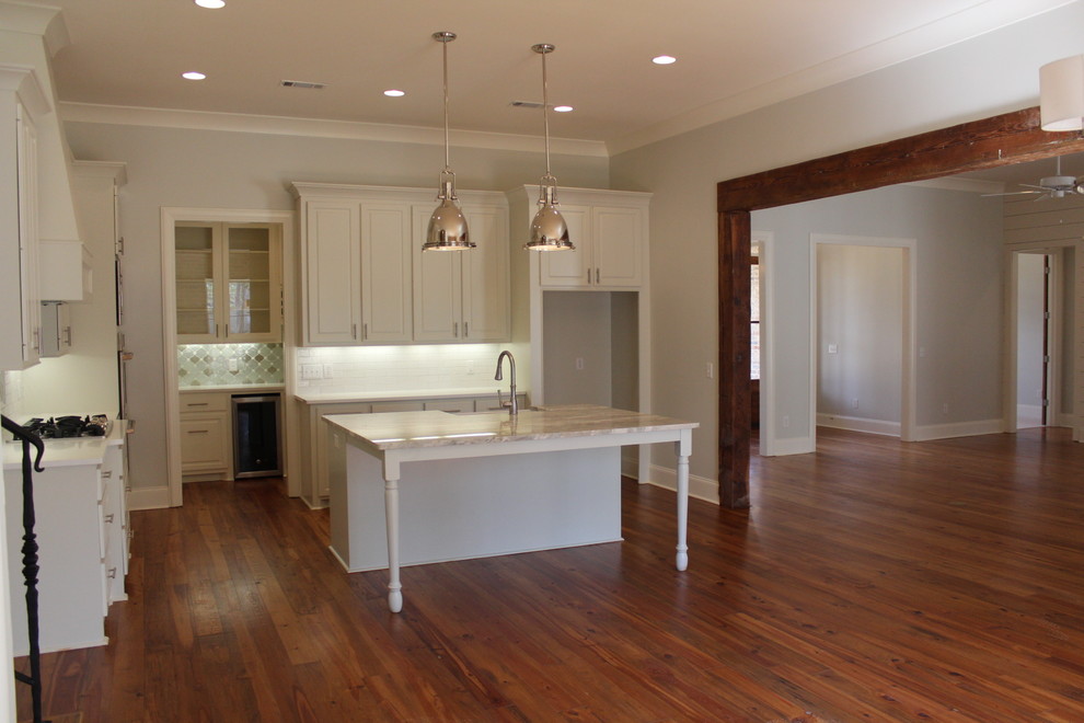 Inspiration for a transitional home design remodel in Jackson